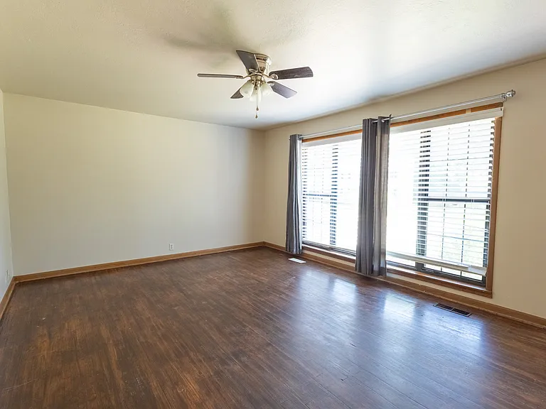 721 W Lakeshore Dr — Photo 6