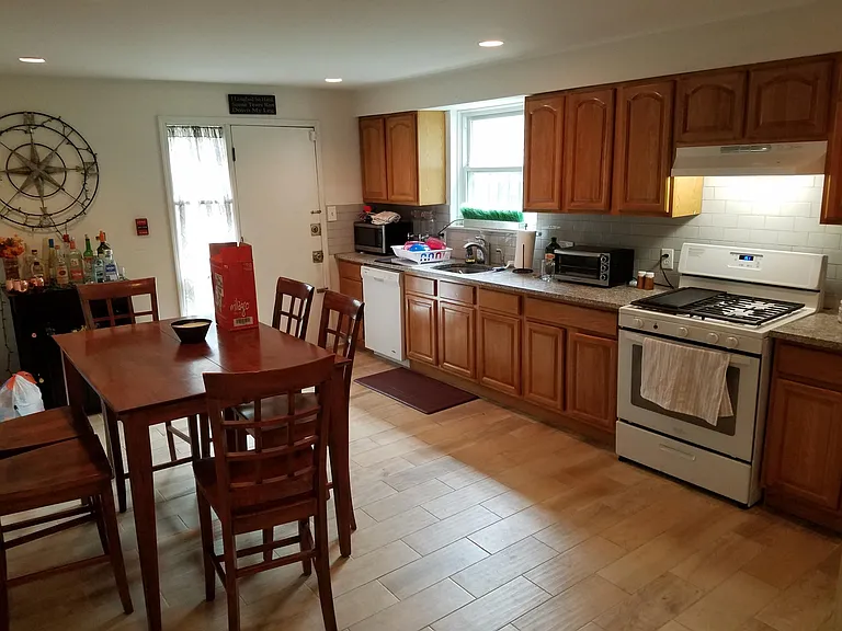 1901 Mount Vernon St #1 — Photo 2