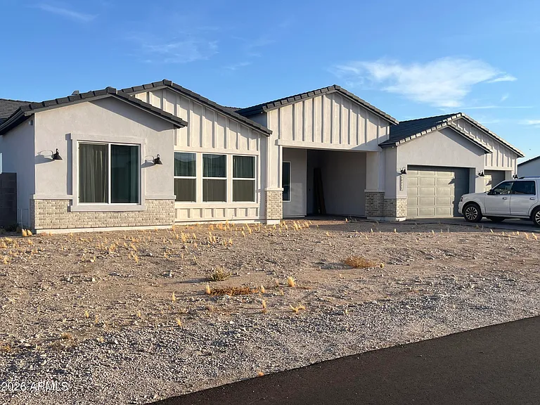 20255 W Highland Ave — Photo 1
