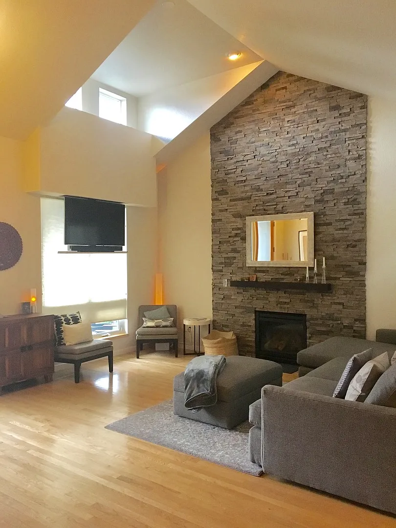 Lovely and Light Open Concept Louisville Home for Lease! — Photo 2
