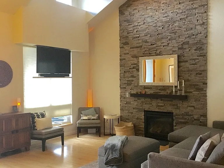 2381 Hecla Dr — Photo 2