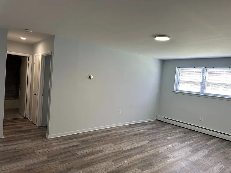 500-502 West Ave — Photo 9