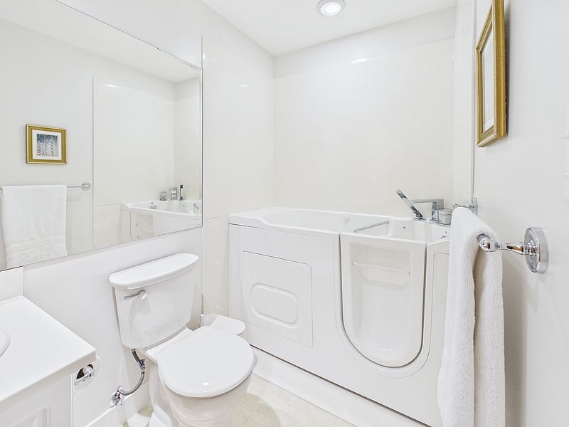 Saanich Apartment for rent - 2 Bedrooms — photo 47