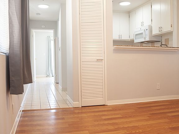 3rd image of 1132 N Cahuenga Blvd Unit 4