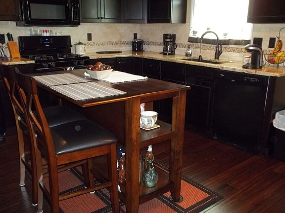 Eat-in Kitchen