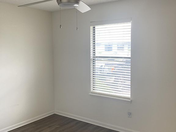 2nd image of 1337 Yorktown Pl #A
