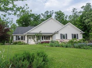 12 Judith Dr, Orchard Park, NY 14127