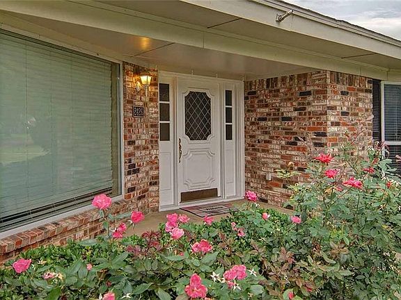 4th image of 2426 Postbridge Dr