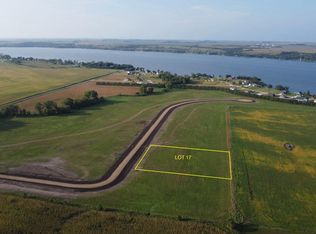 17 Oak Creek Cir, Big Stone City, SD 57216