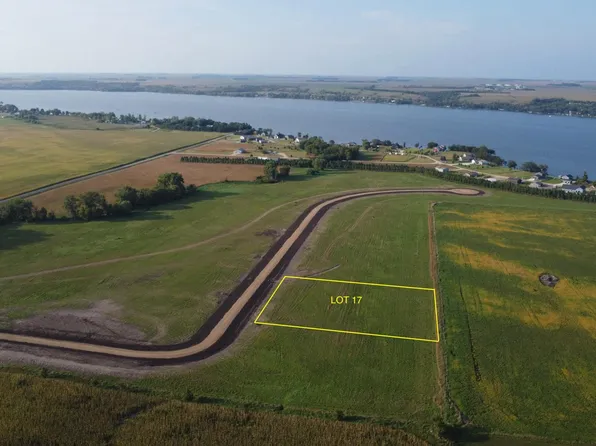 17 Oak Creek Cir, Big Stone City, SD 57216