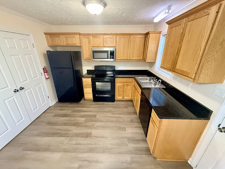 3332 Kenmont Ln #E — Photo 5