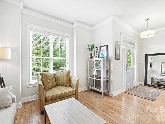 5th image of 15918 Spruell St