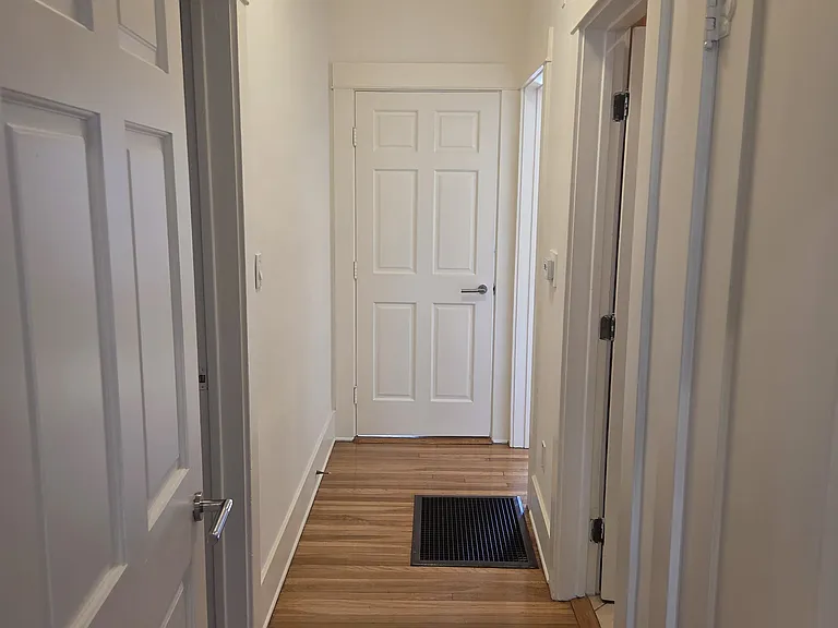 1947 Kelton Ave — Photo 16