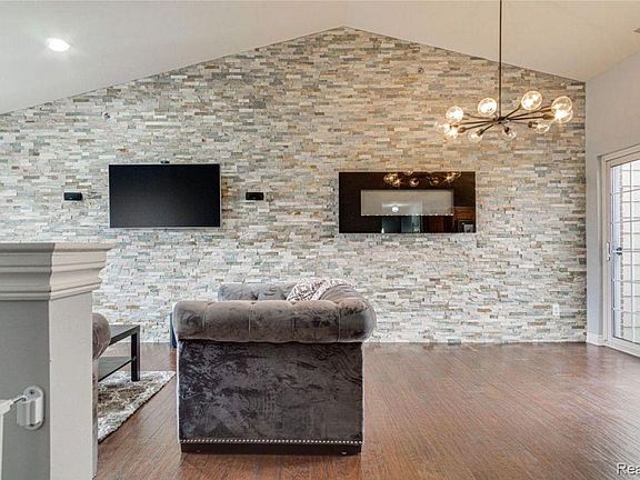 4th image of 45889 Graystone Ln