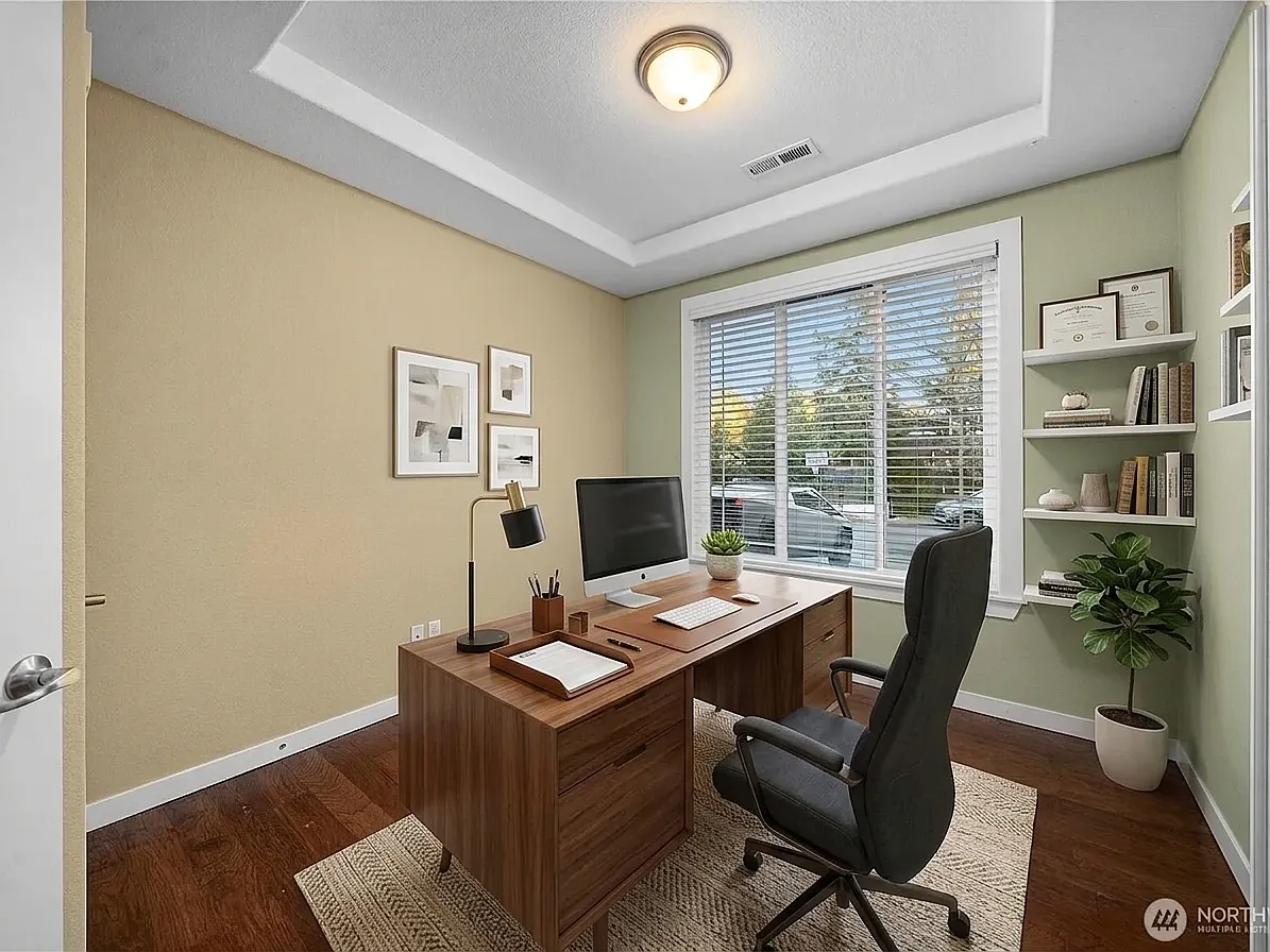 5 bed, 3060 sqft, $4,199 — Photo 4