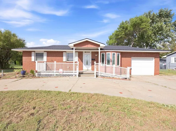 1711 James St, Hutchinson, KS 67502