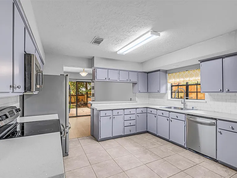12303 Longfellow Dr — Photo 7