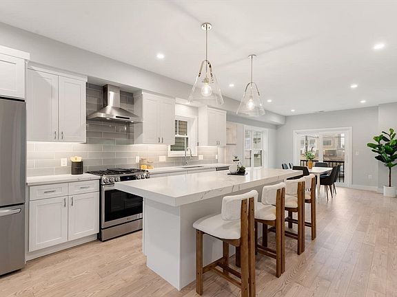 4th image of 127 N End Blvd #1