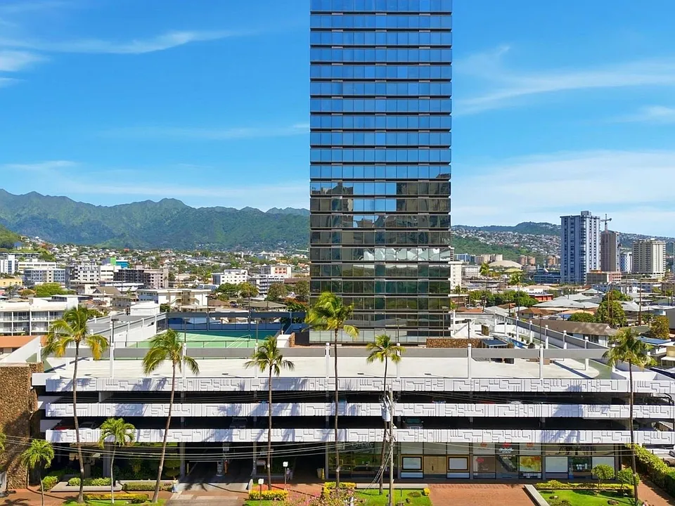 1750 Kalakaua Ave #2403