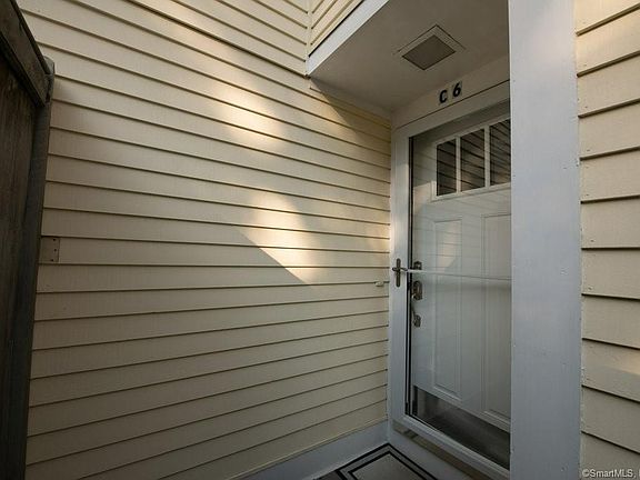 4th image of 92 Limewood Ave Unit C6