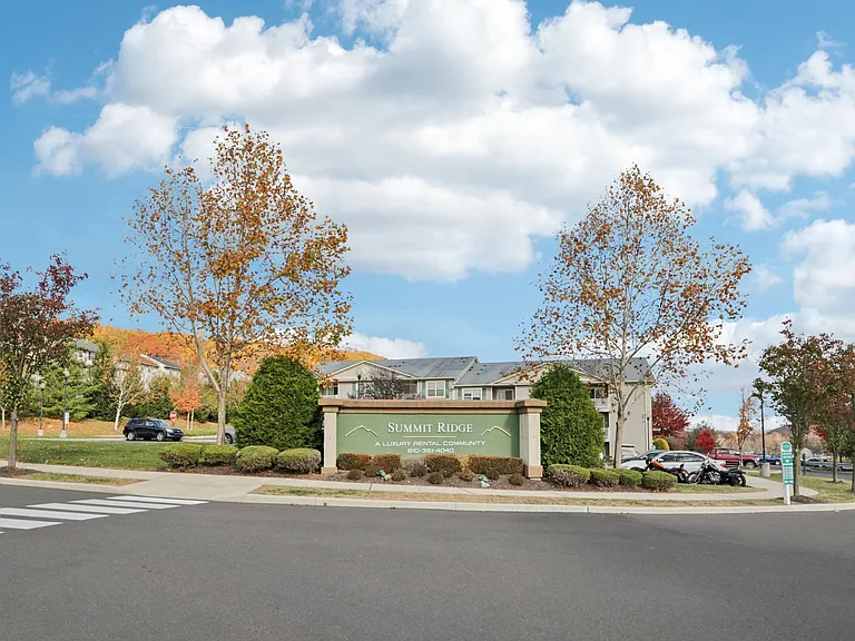 Summit Ridge Luxury Apartments — Photo 57