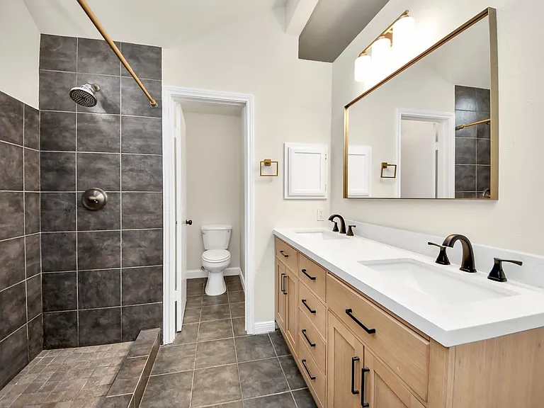 8447 Lake Crystal Dr — Photo 5