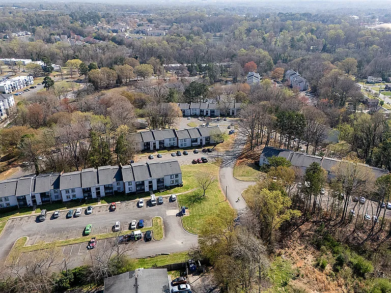700 Farmhurst Dr #J — Photo 34