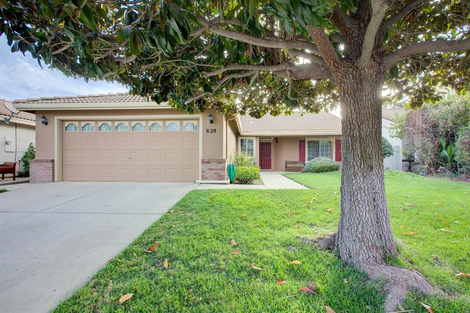 828 Dwight Way photo 1