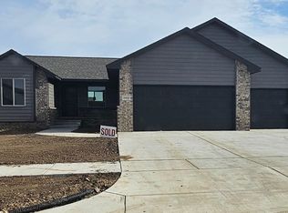 1910 S Lynnrae St, Wichita, KS 67207