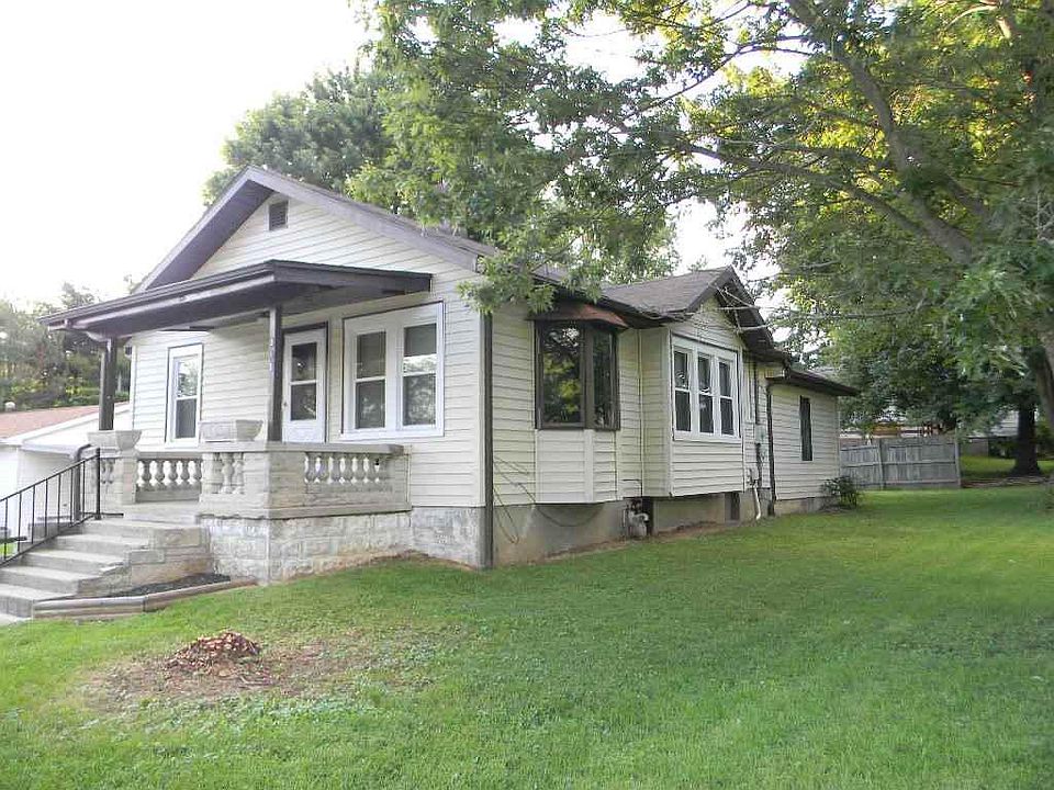 1st image of 810 W Chambers Dr