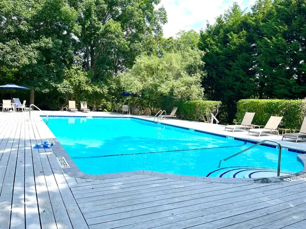 221 Mill Rd, Westhampton Beach, NY