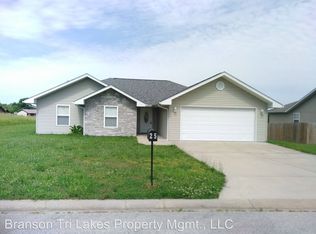 25 Zachs Ct, Reeds Spring, MO 65737
