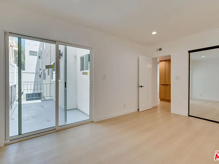 1021 N Genesee Ave #4 — Photo 12