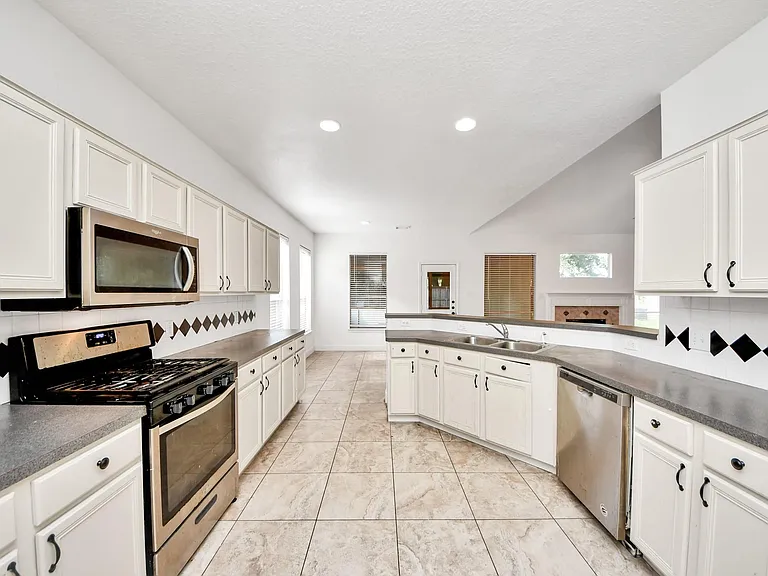 13515 Scarab Dr — Photo 6