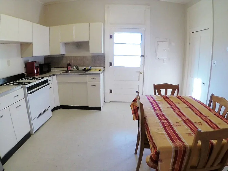 1403 Grove St #3 — Photo 7