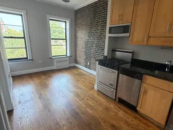 422 East 9th Street image 1 of 6