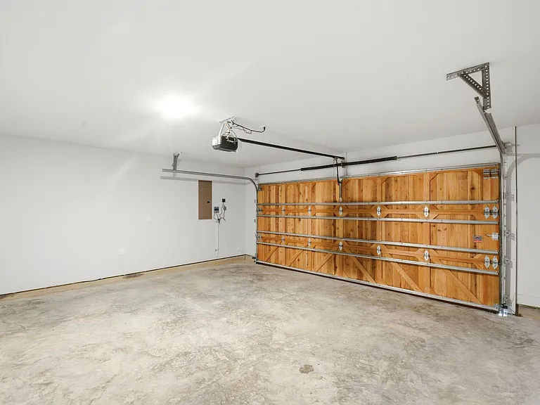 2106 Villa Flora Ln — Photo 41
