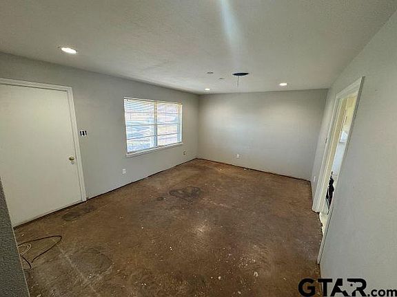 2nd image of 3024 Meadowlark Ln