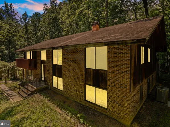 8301 Knights Forest Dr, Clifton, VA 20124