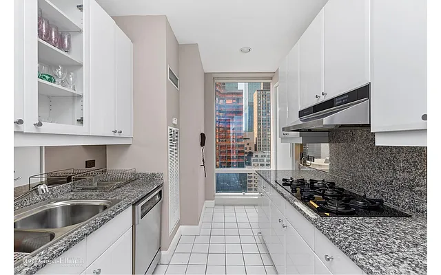 Rented by Douglas Elliman | media 25