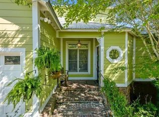 27 Chapel Hl, Bay Saint Louis, MS 39520