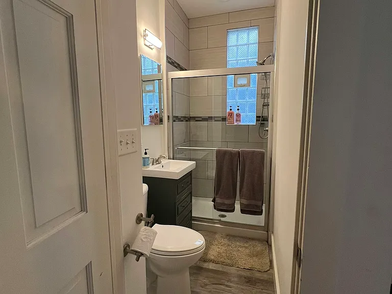 1916 N Rockwell St #1 — Photo 9