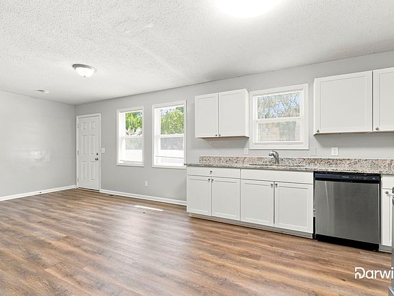 3rd image of 715 W Creek Cir