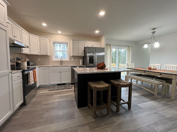 2nd image of 60 Dinky Ln