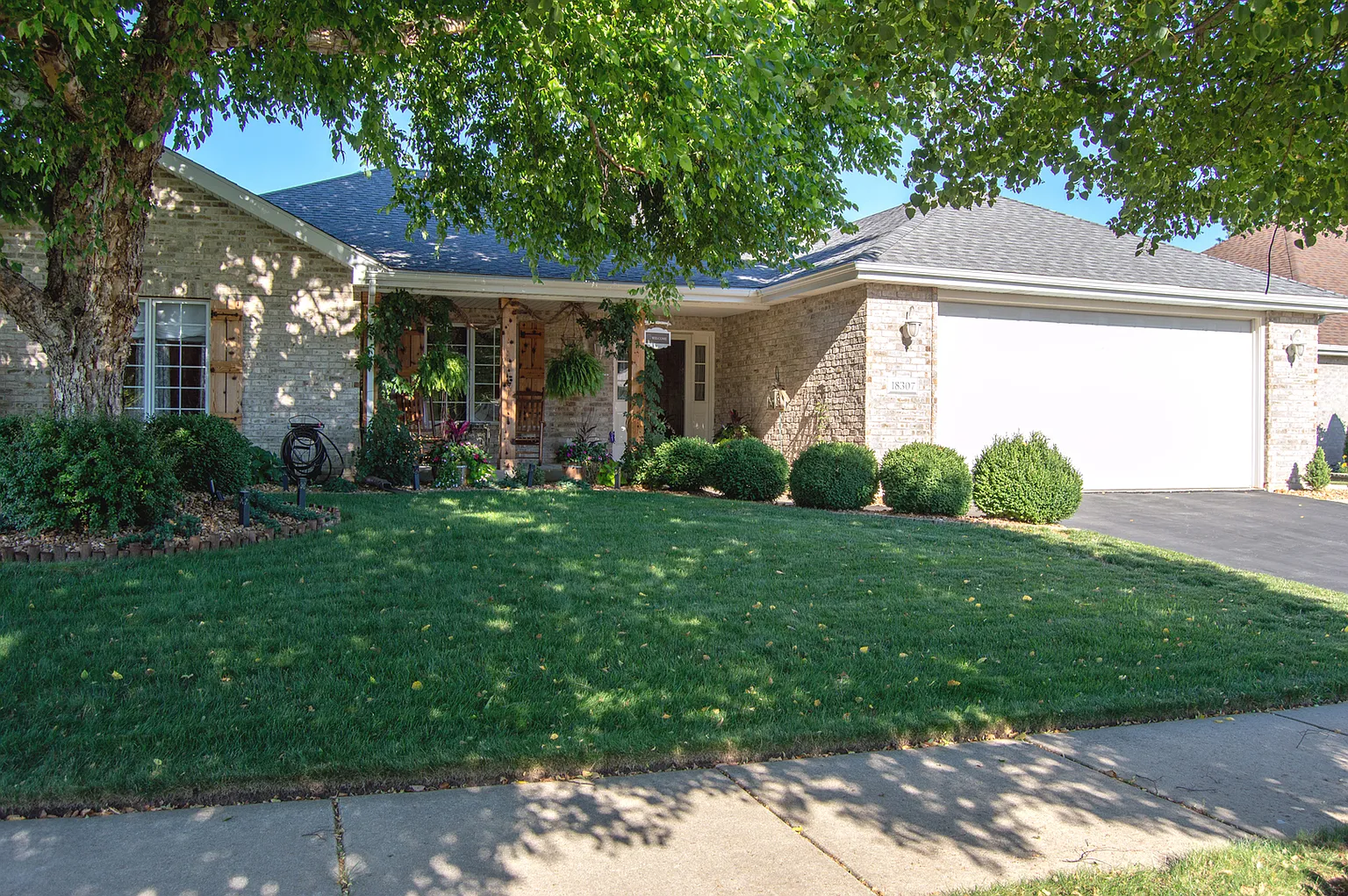 18307 Country Ln photo 1