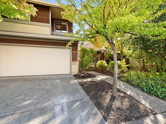 3rd image of 806 Canary Court