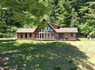 98393 E Cougar Dr, Brookings, OR 97415