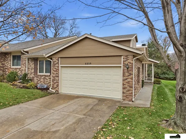 8309 Carriage Hill Ct, Lincoln, NE 68510