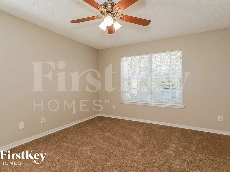 2047 Eclipse Dr — Photo 8