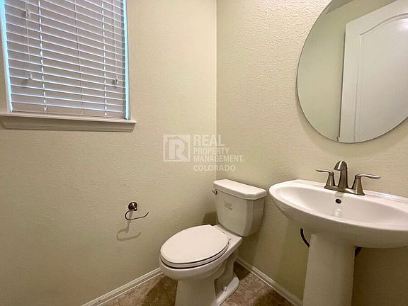 5th image of 15098 Chicago St